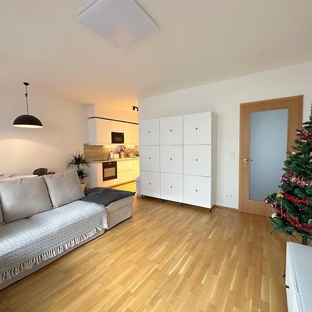 Apartment With Free Parking In Prag Exteriör bild