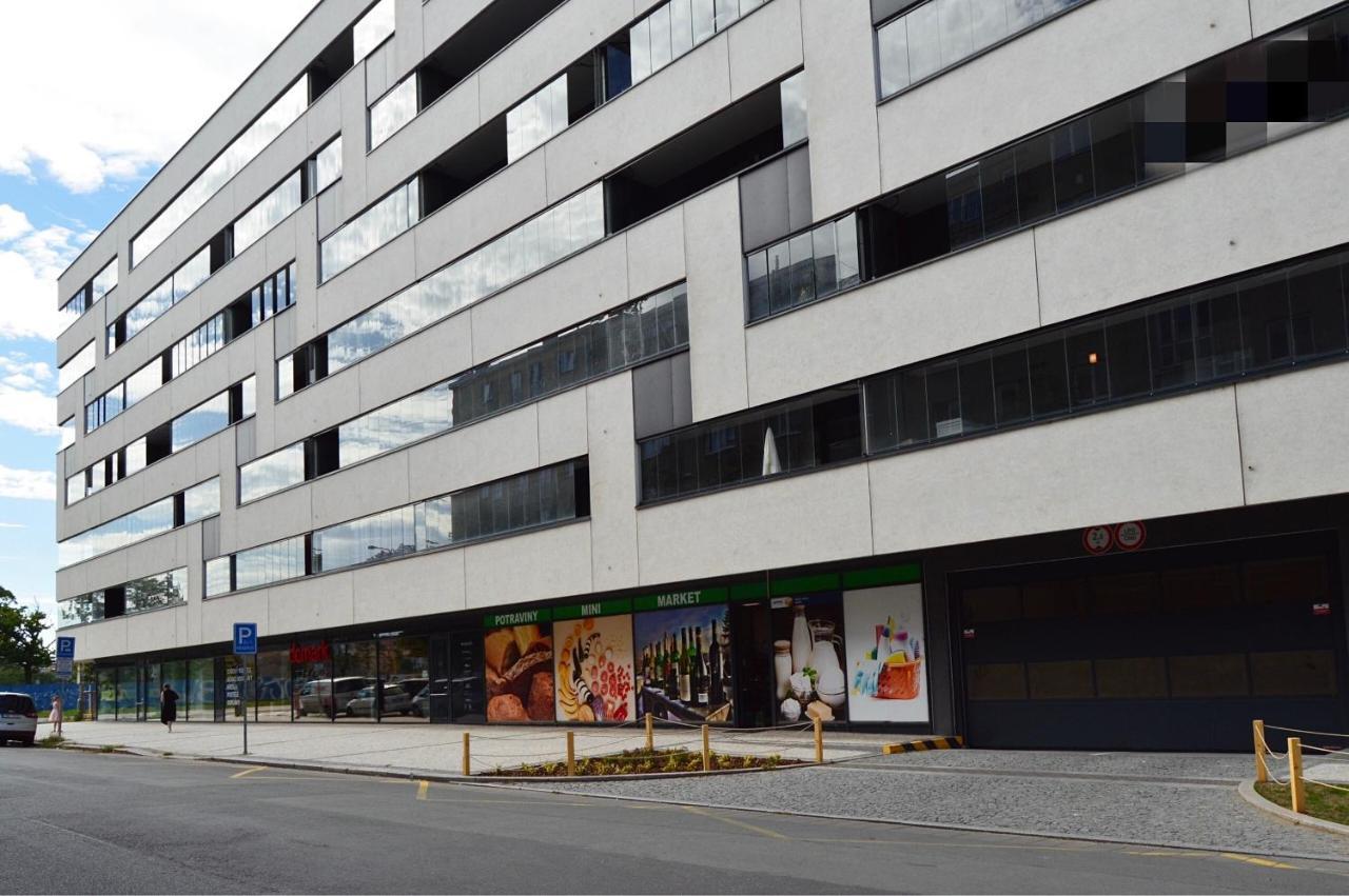Apartment With Free Parking In Prag Exteriör bild
